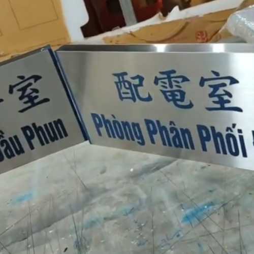 In UV trực tiếp lên mica, kim loại, gỗ