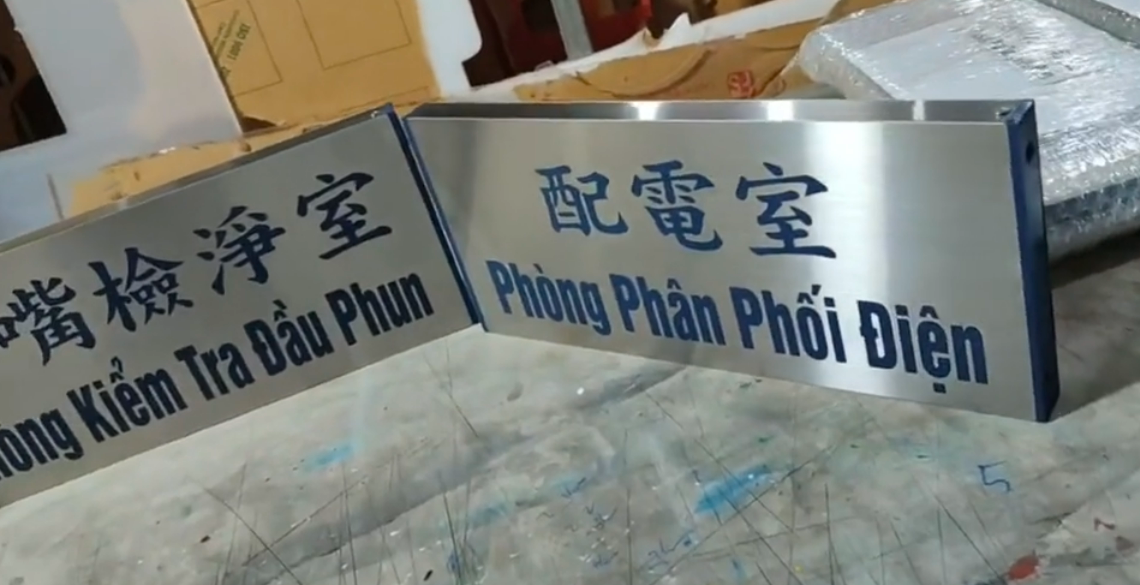 In UV trực tiếp lên mica, kim loại, gỗ